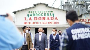 Autoridades en recorrido 