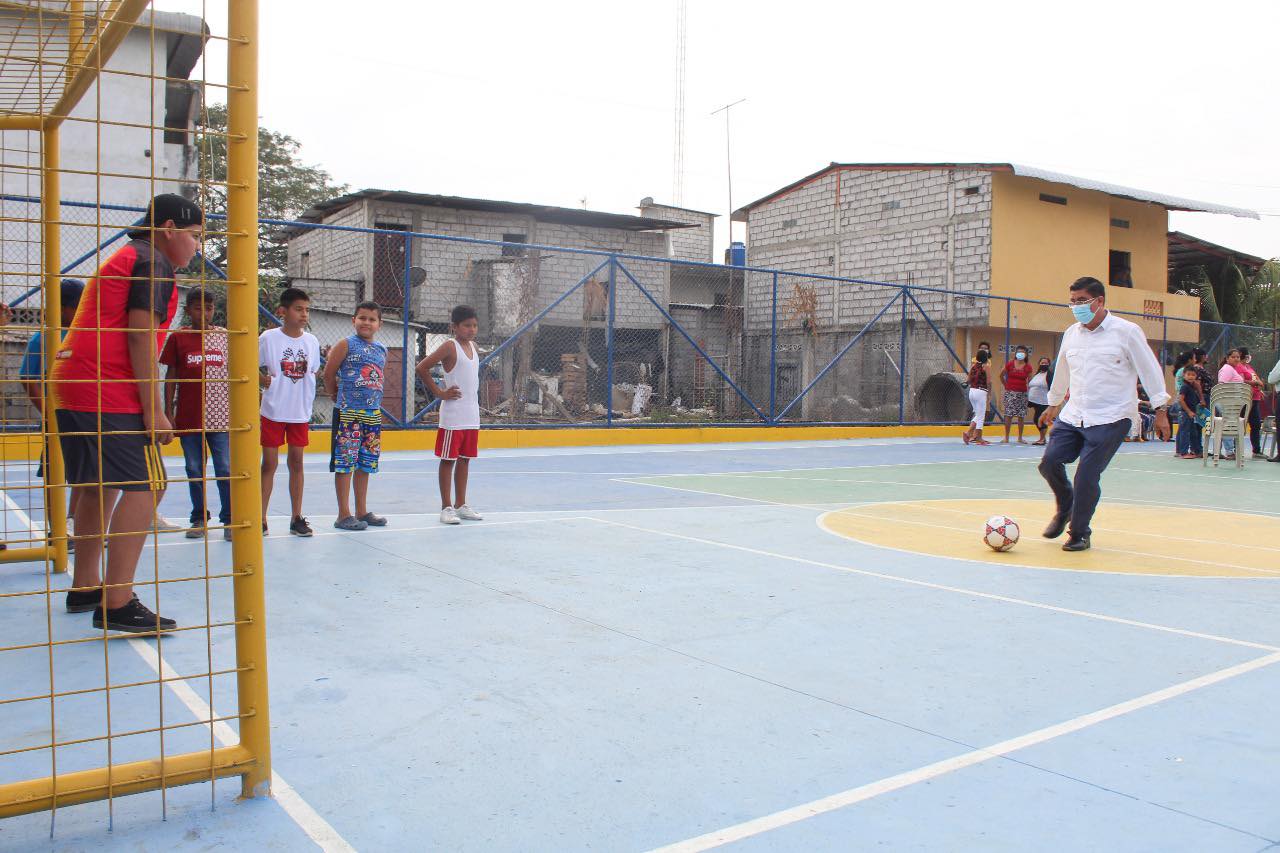 Lee más sobre el artículo MUNICIPIO DE DAULE REAPERTURA CANCHA DEPORTIVA
