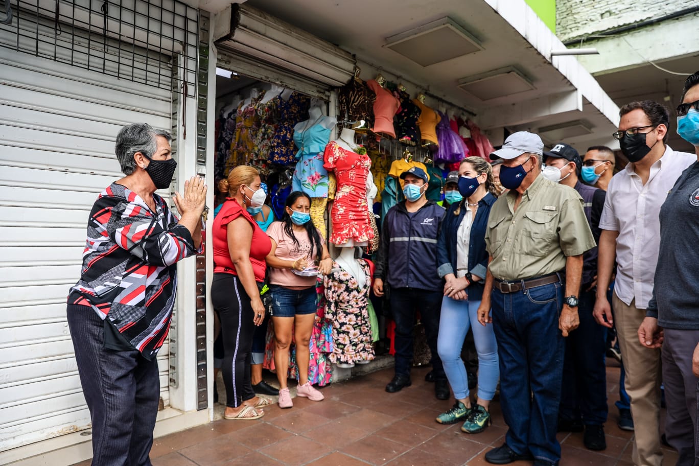 Lee más sobre el artículo Baños y cuartos de medidores eran usados como bodegas clandestinas en la Bahía de Guayaquil