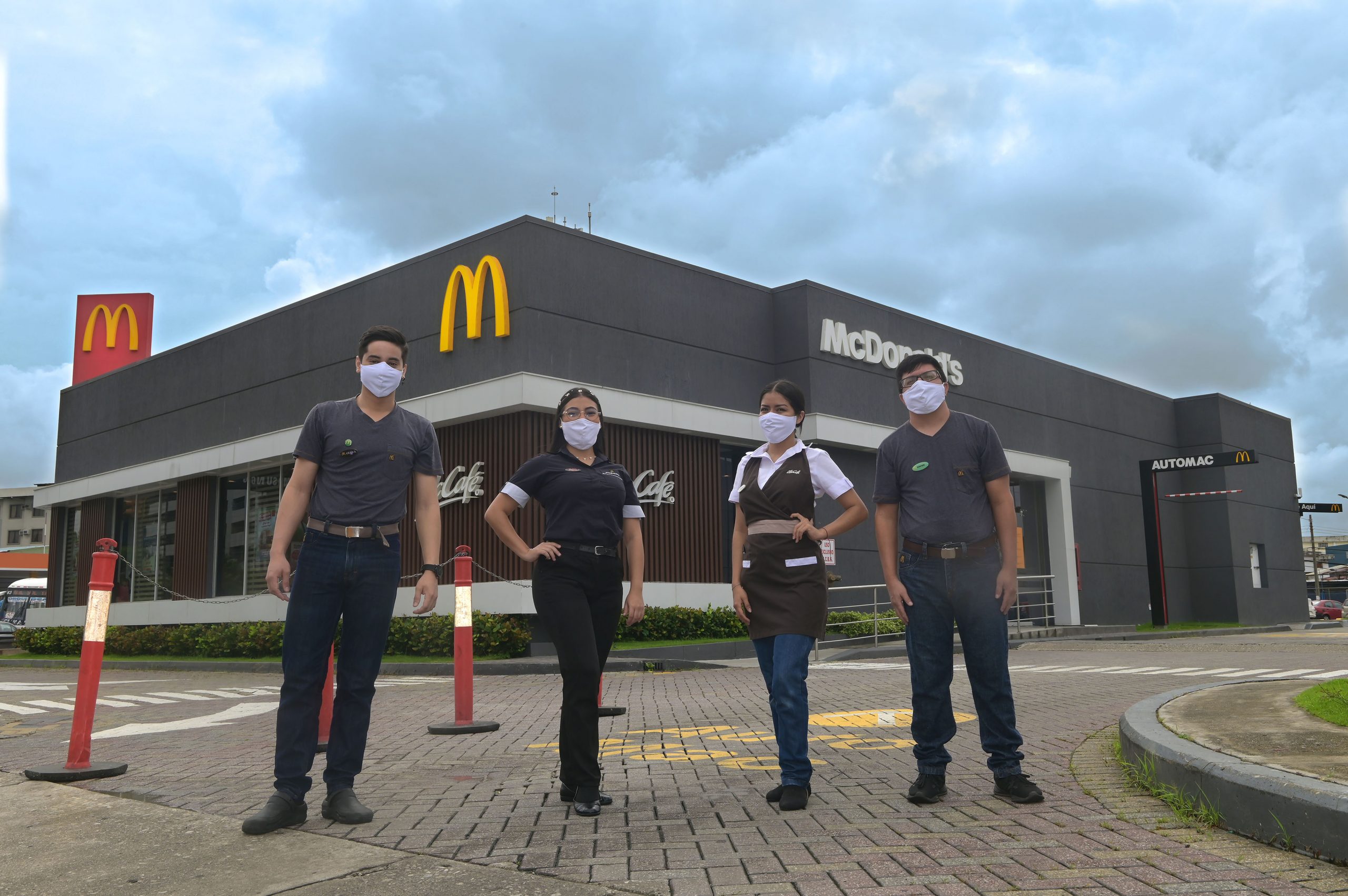 Lee más sobre el artículo Arcos Dorados abre su universidad corporativa a todos los jóvenes de América Latina y ofrece capacitaciones gratuitas en habilidades que contribuyen con su futuro