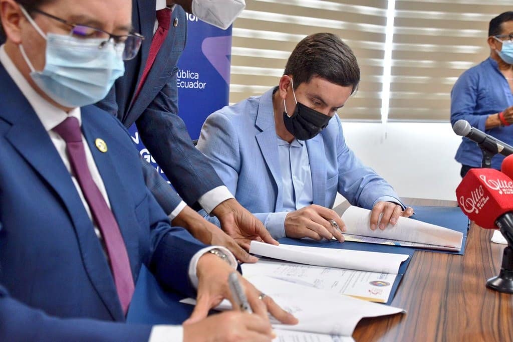 Lee más sobre el artículo LA UPS Y LA CTE FIRMAN CONVENIO DE COOPERACIÓN INTERINSTITUCIONAL PARA FORMAR A LOS NUEVOS VIGILANTES Y AGENTES DE TRÁNSITO.