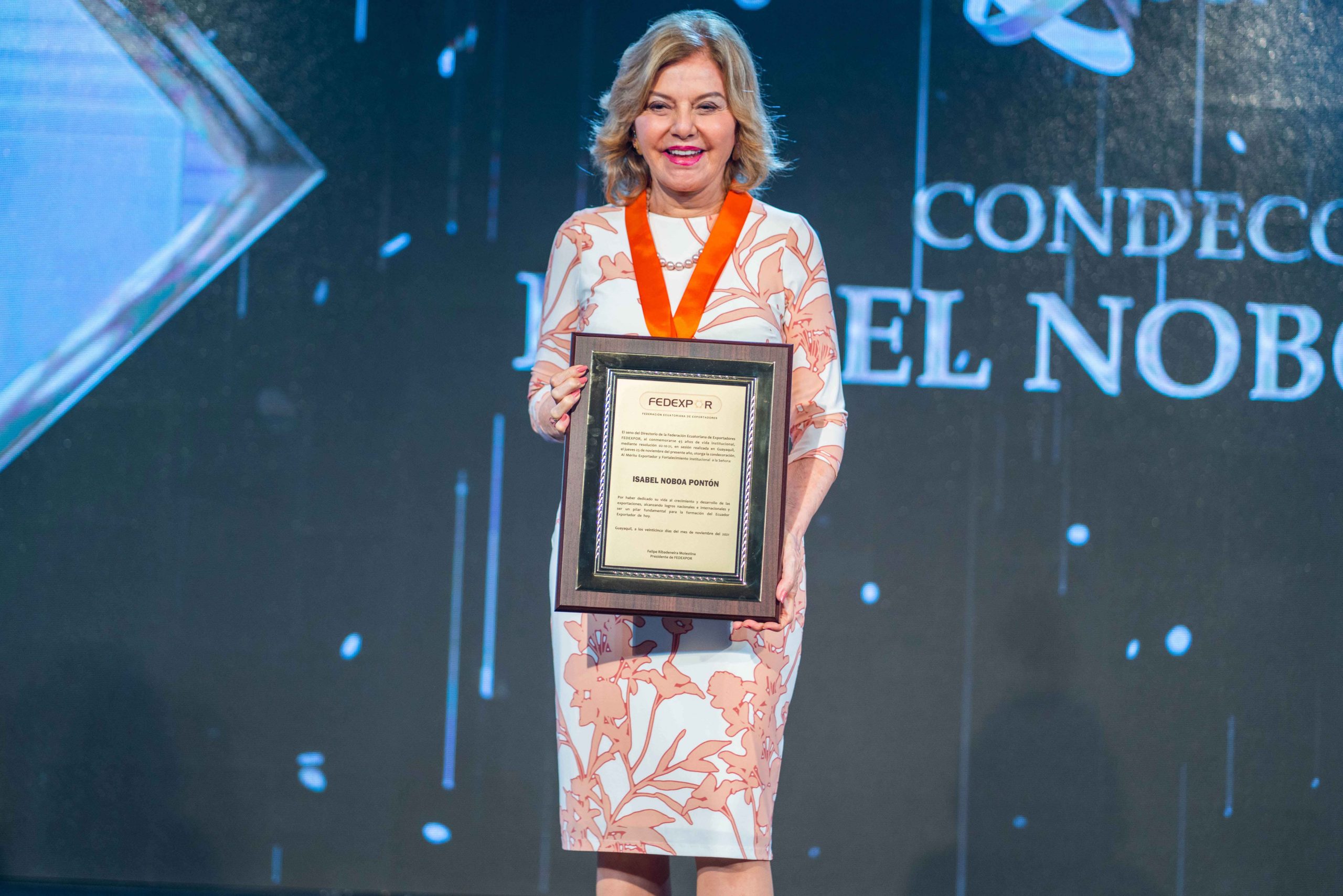 Lee más sobre el artículo Isabel Noboa recibe el reconocimiento “PremioeXpor” por su trayectoria