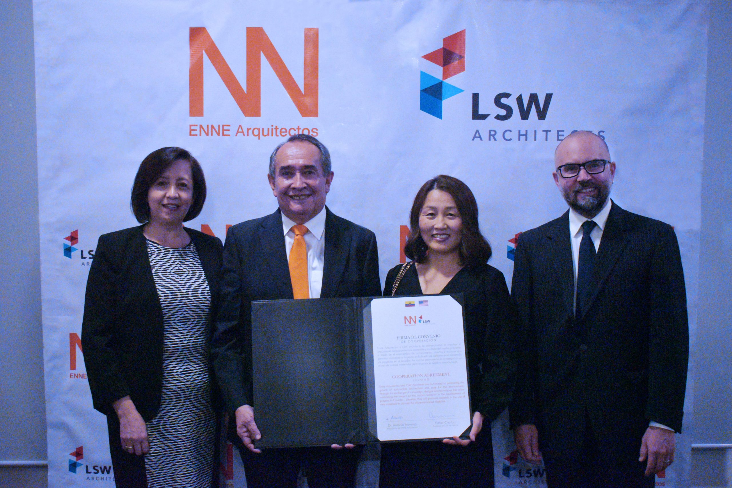 Lee más sobre el artículo ENNE Y LSW, EMPRESAS LÍDERES EN ARQUITECTURA SOSTENIBLE, FIRMARON CONVENIO PARA EL DESARROLLO DE PROYECTOS EN ECUADOR