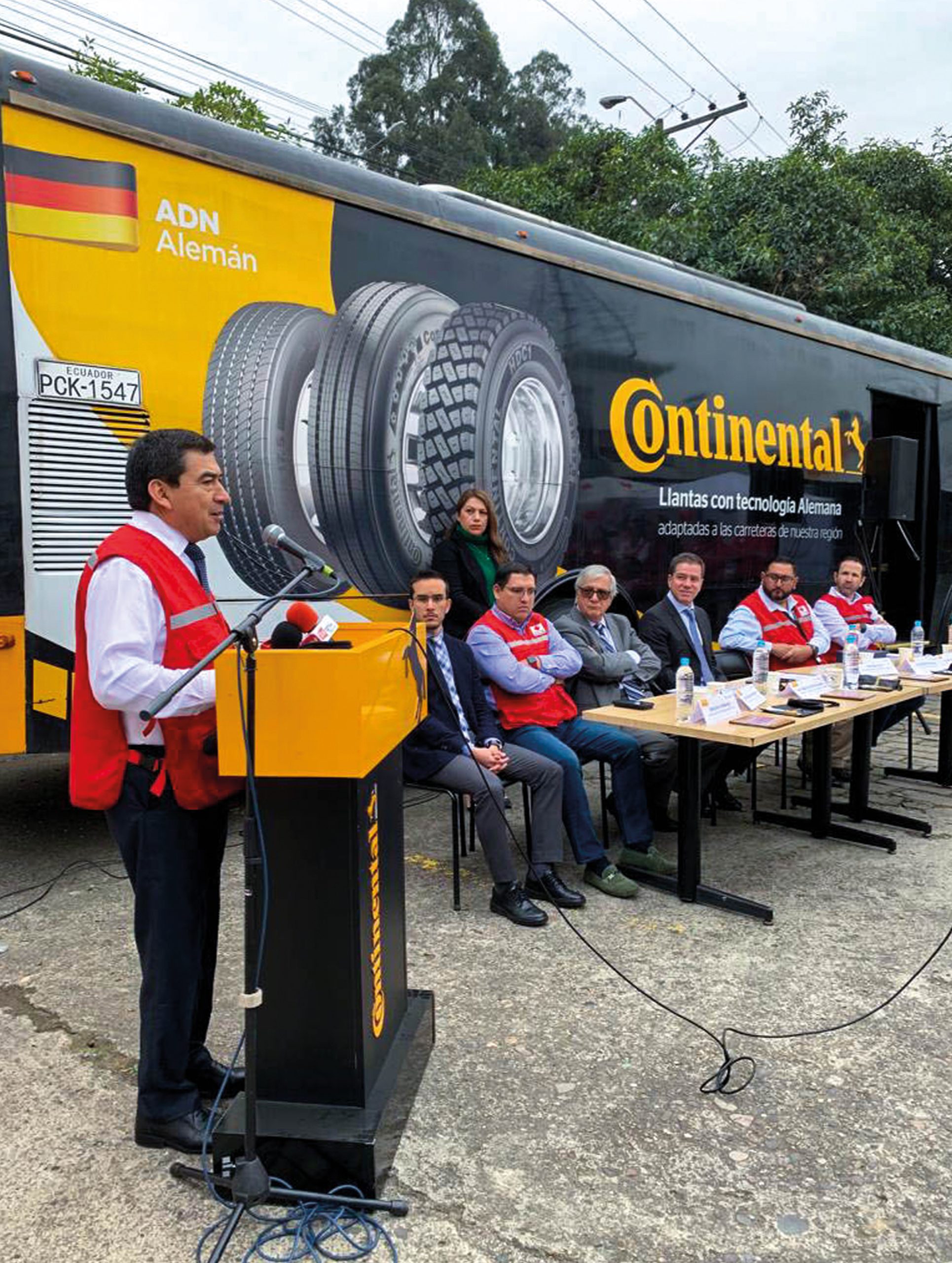 Lee más sobre el artículo Continental Tire Andina realizó la donación de un bus a la Cruz Roja Ecuatoriana
