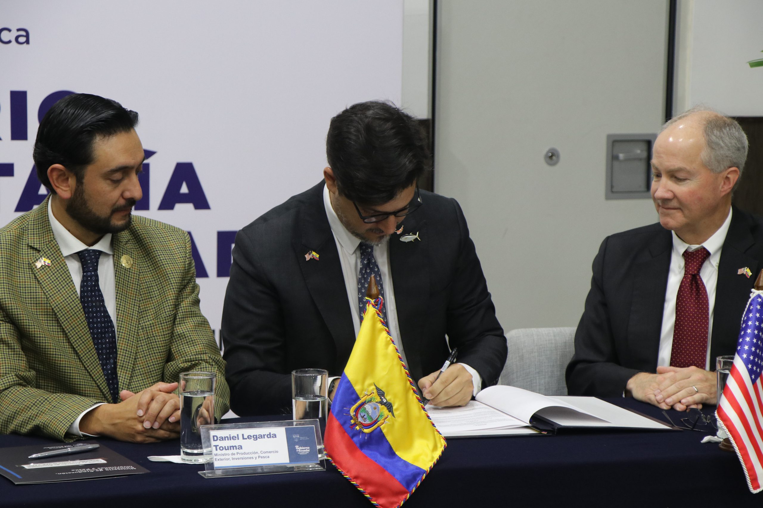 Lee más sobre el artículo ECUADOR: PRIMER PAÍS EN EL MUNDO EN FIRMAR UN ACUERDO DE ASOCIACIÓN REGULATORIA CON FDA