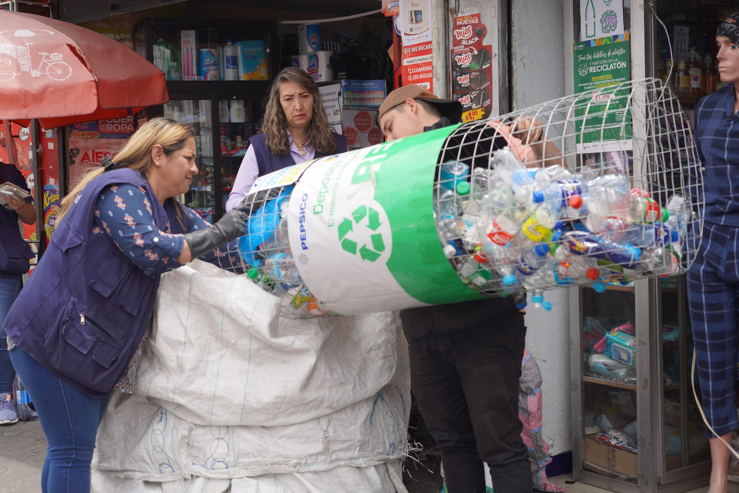 Lee más sobre el artículo Tenderos de Quito logran recolectar 10 mil botellas PET post consumo