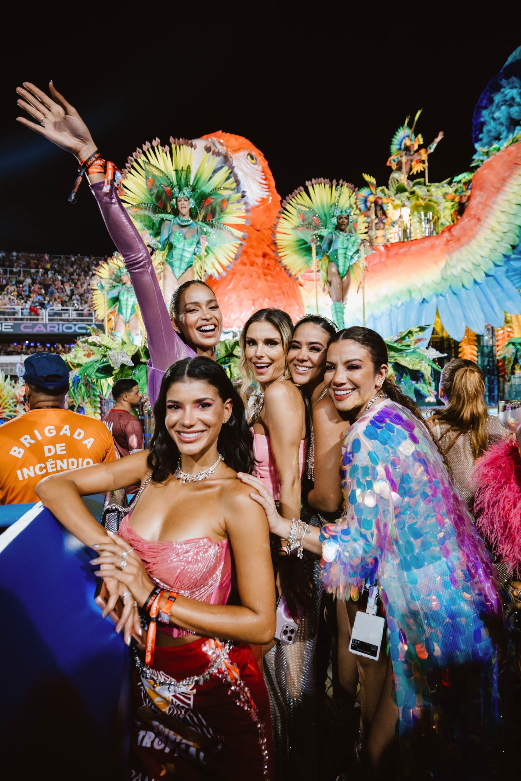 Lee más sobre el artículo ¡PANDORA Y SU SQUAD DE INFLUENCERS VIVIERON UNA NOCHE INOLVIDABLE EN EL SAMBÓDROMO DURANTE EL CARNAVAL DE RÍO!