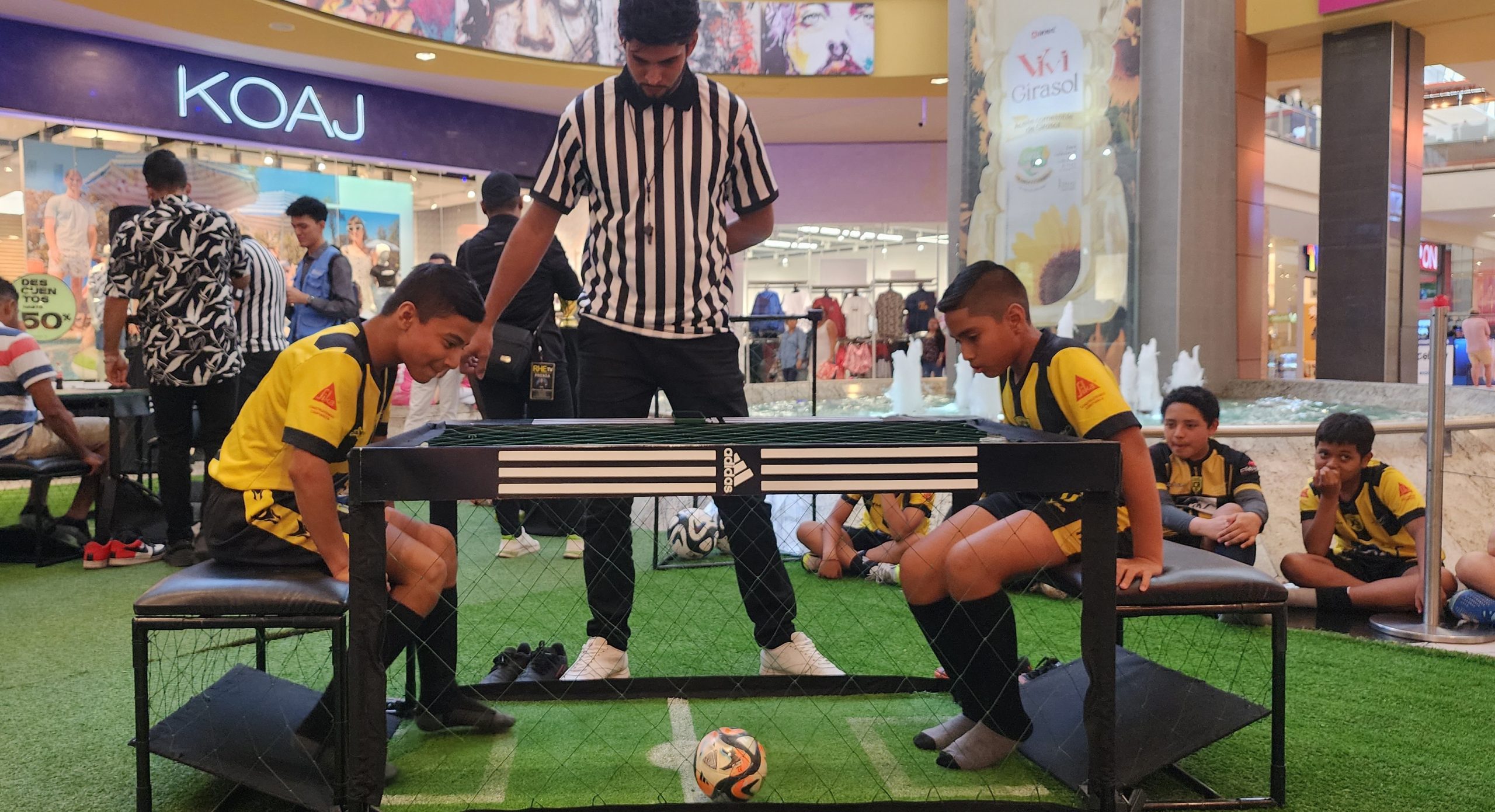Lee más sobre el artículo GOLES, DIVERSIÓN, Y PREMIOS EN EL  TORNEO DE FULBITO DE MESA DE CITYMALL