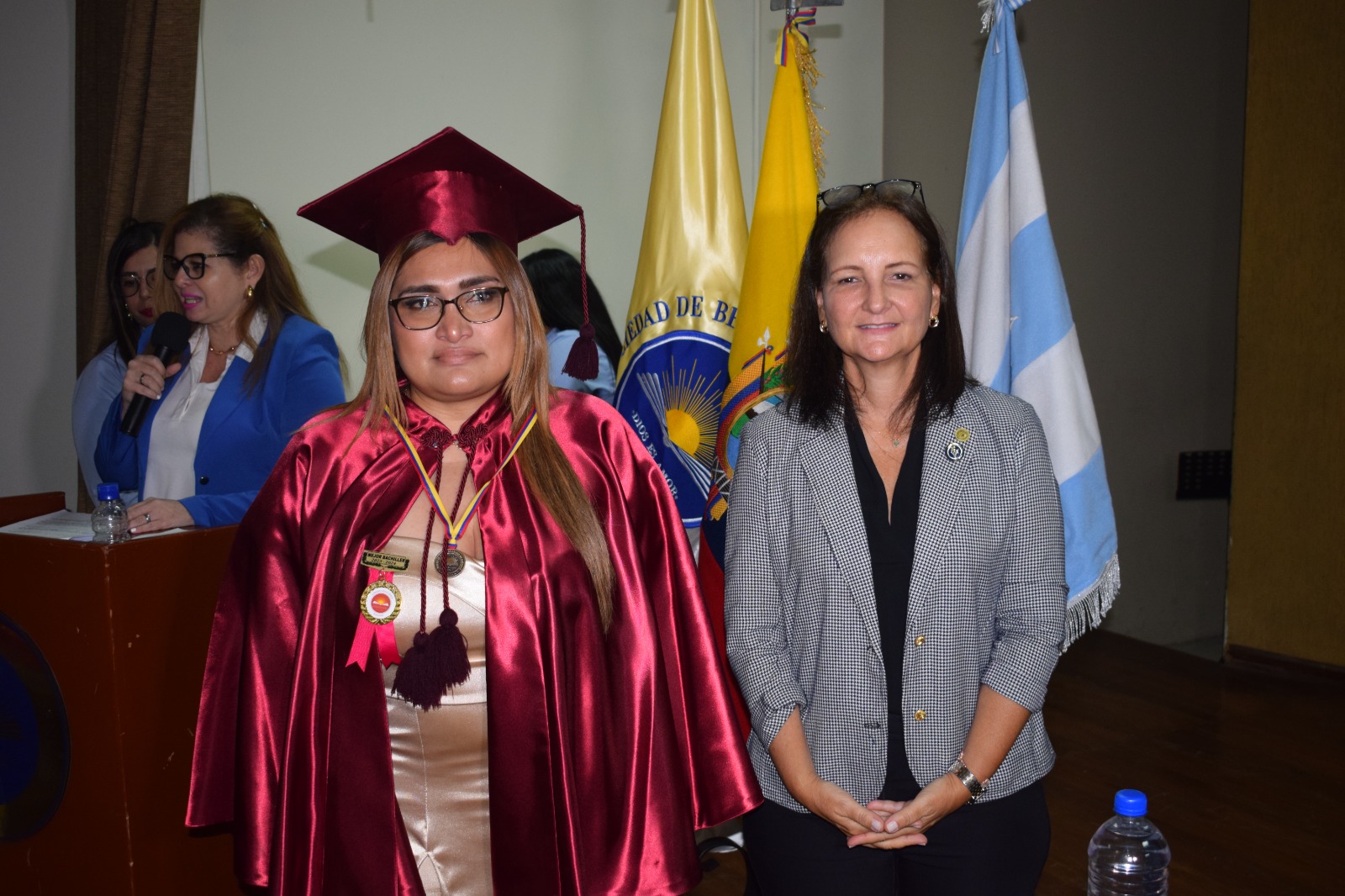 Lee más sobre el artículo Historias de superación forman parte de los más  de 50 mil bachilleres en el Distrito Guayaquil