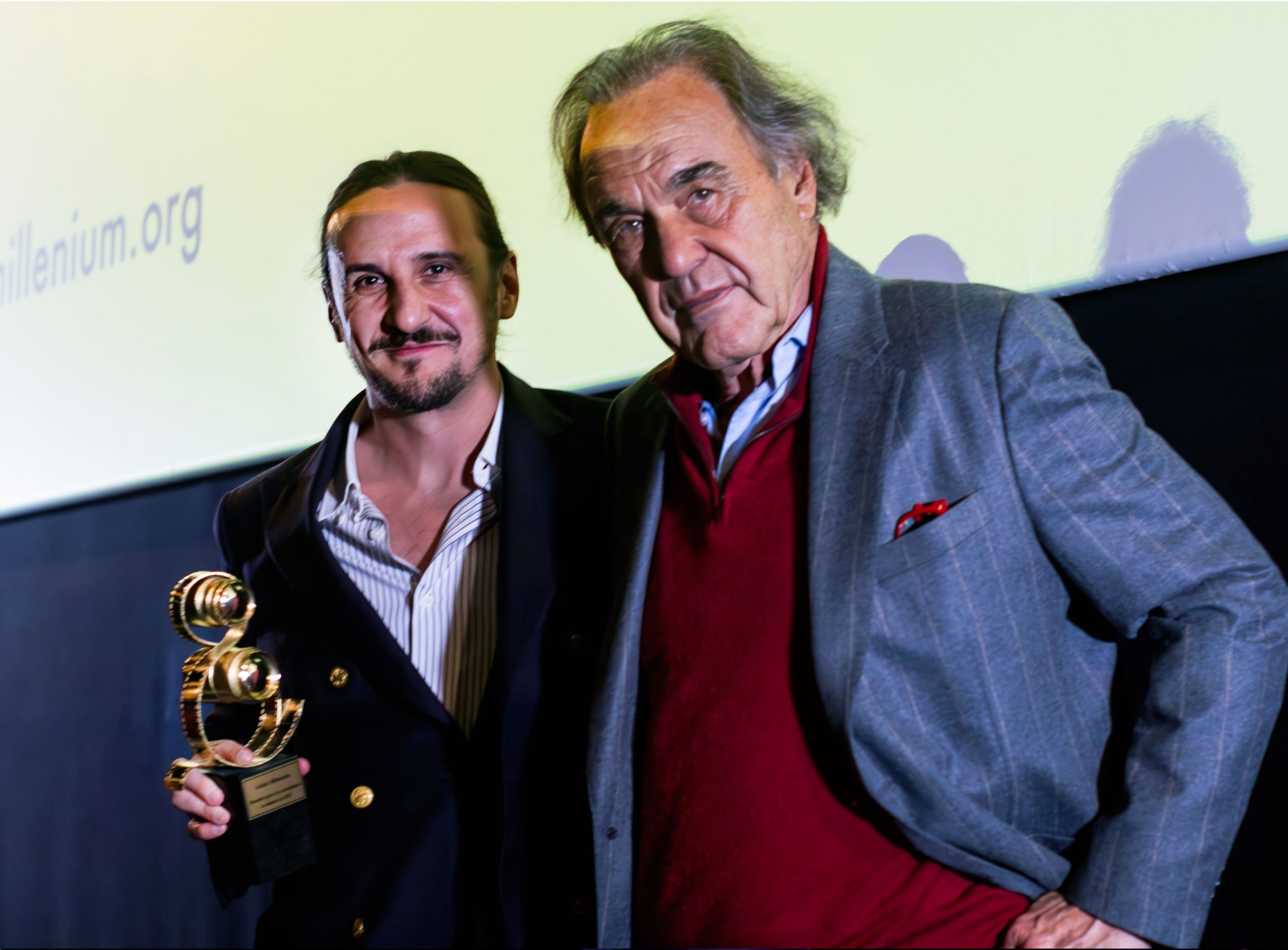 Lee más sobre el artículo OLIVER STONE OTORGA RECONOCIMIENTO A LUIS FELIPE FERNÁNDEZ-SALVADOR Y CAMPODONICO, PRESIDENTE DE FUNDACIÓN IDENTIDAD NACIONAL