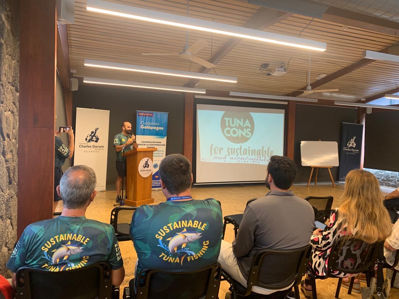 Lee más sobre el artículo Galápagos Sede del Primer Taller Internacional sobre Métodos de Recuperación de Dispositivos Agregadores de Peces (FADs) en la Flota Atunera de Red de Cerco