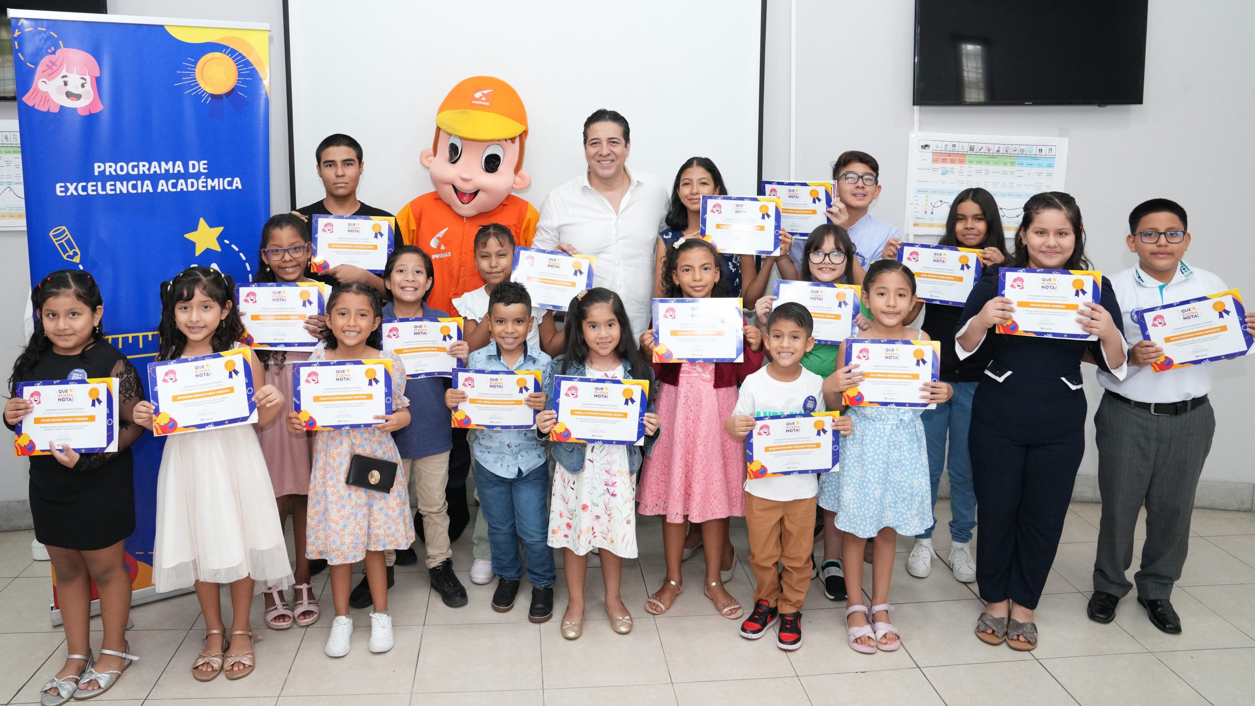 Lee más sobre el artículo Atimasa celebra el éxito académico de padres e hijos en su Programa de Excelencia Académica