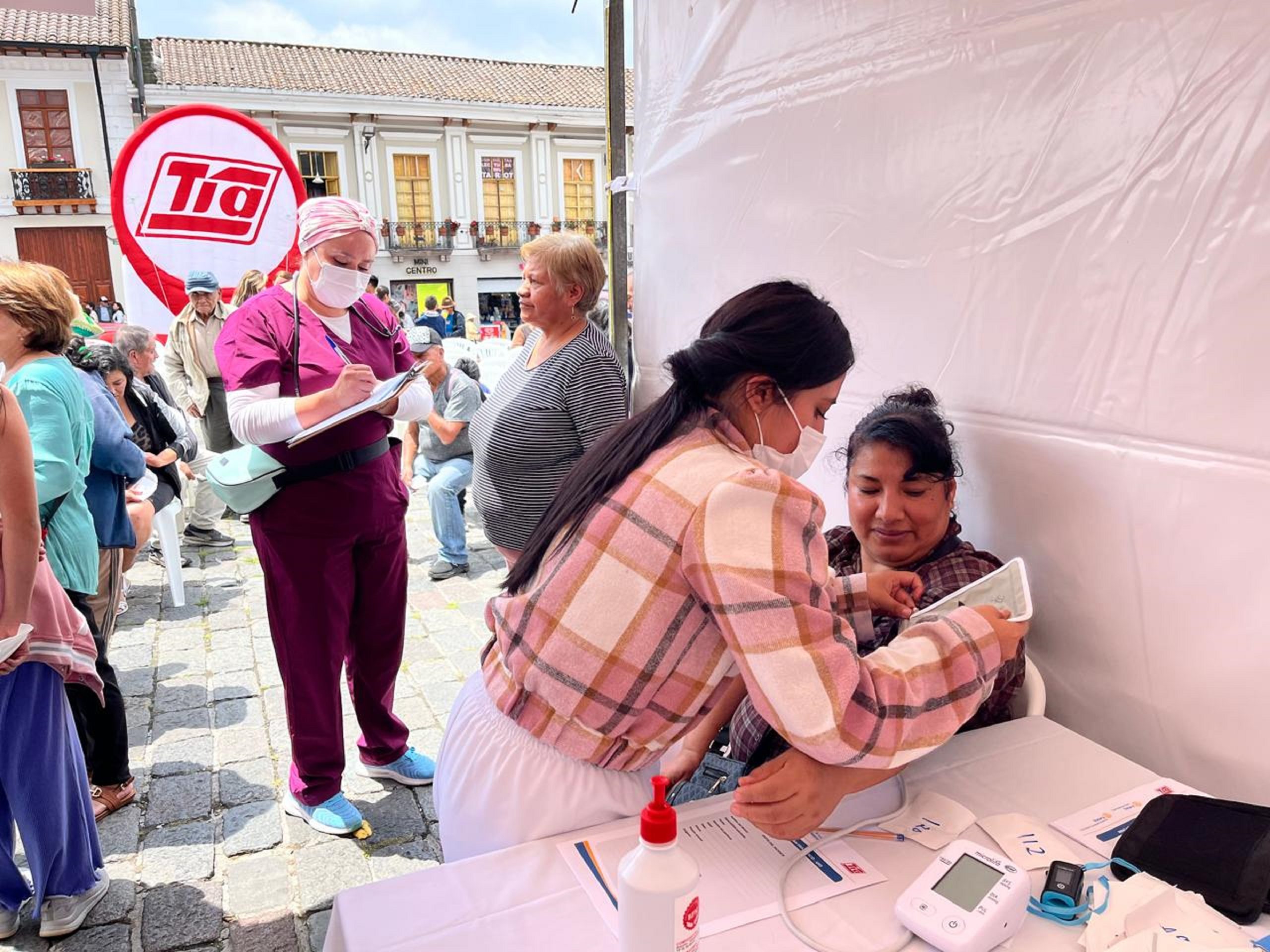 Lee más sobre el artículo Tía brindó asistencia médica gratuita a la comunidad quiteña