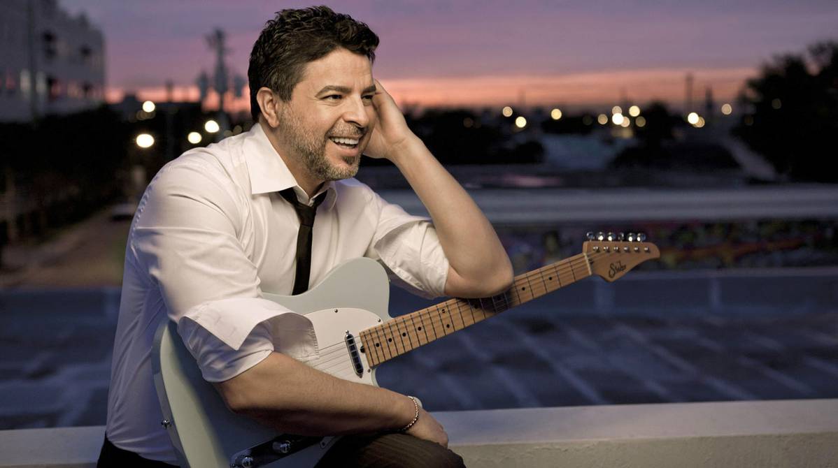 Lee más sobre el artículo La voz del salsero Luis Enrique  se oirá nuevamente en Guayaquil