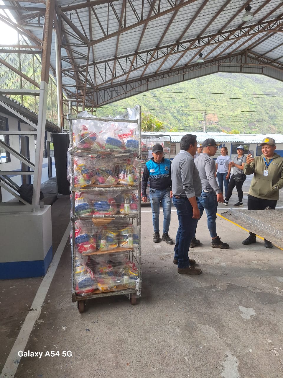 Lee más sobre el artículo Tía envía ayuda humanitaria a la comunidad de Baños de Agua Santa afectada por derrumbes y deslaves