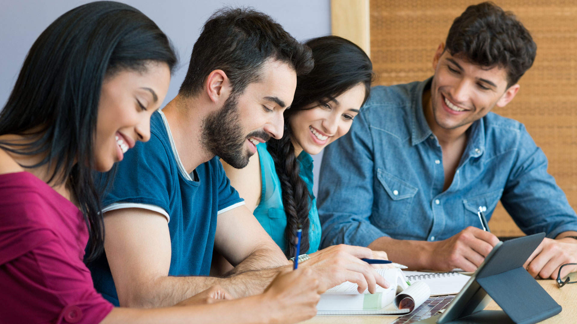 Lee más sobre el artículo La Universidad Internacional de Valencia y Senescyt lanzan una convocatoria de becas para estudiar maestrías online