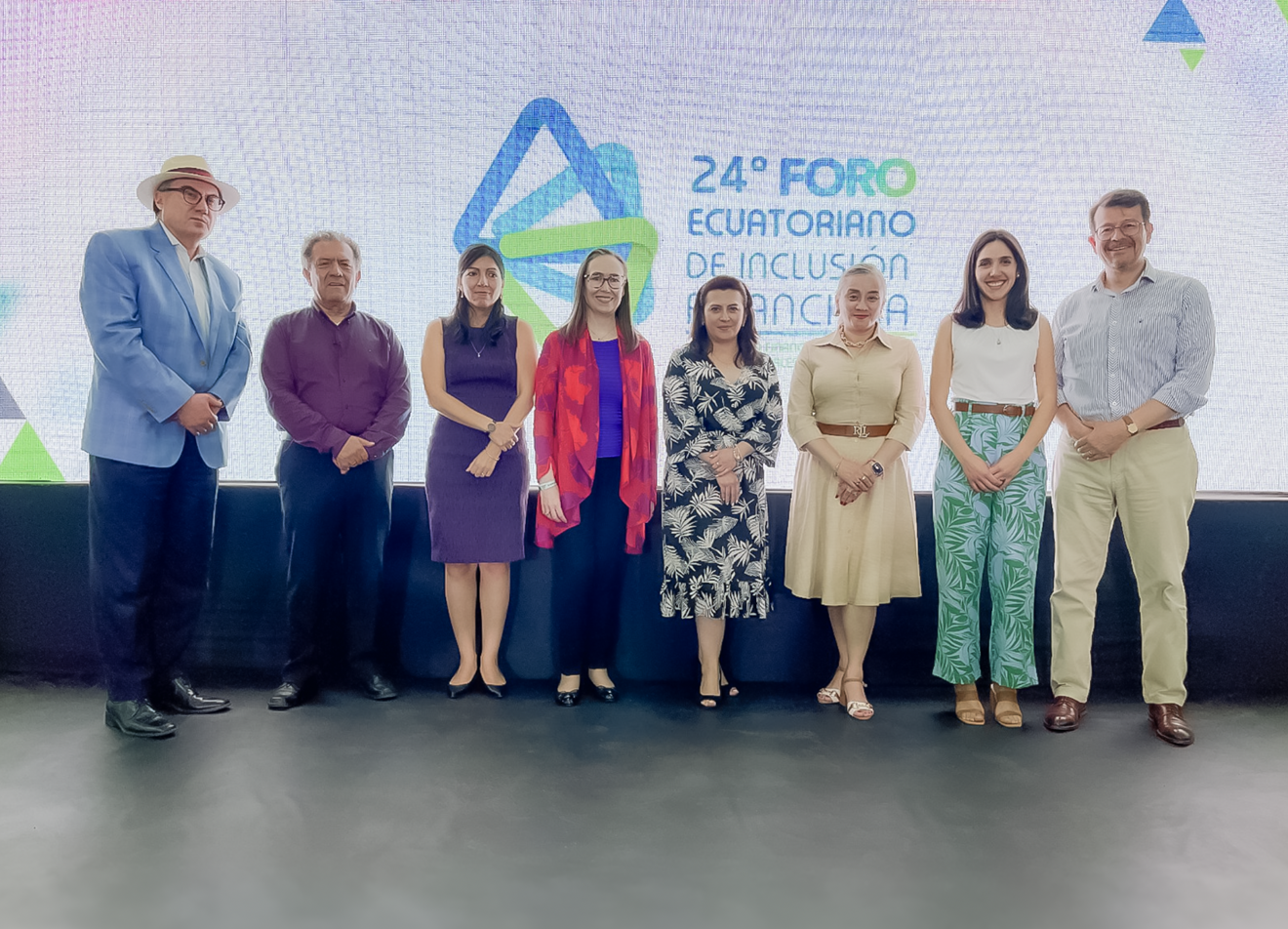 Lee más sobre el artículo Expertos nacionales e internacionales analizaron los desafíos y retos actuales del sistema financiero y su impacto en la inclusión financiera en el Ecuador