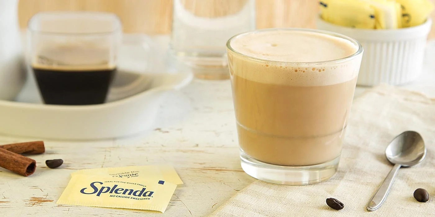 Lee más sobre el artículo Día del Café: el café más dulce es el que no tiene azúcar   Un ligero cambio en tu taza de café puede hacer desaparecer hasta 200 calorías y mantener la misma dulzura que te da el azúcar.