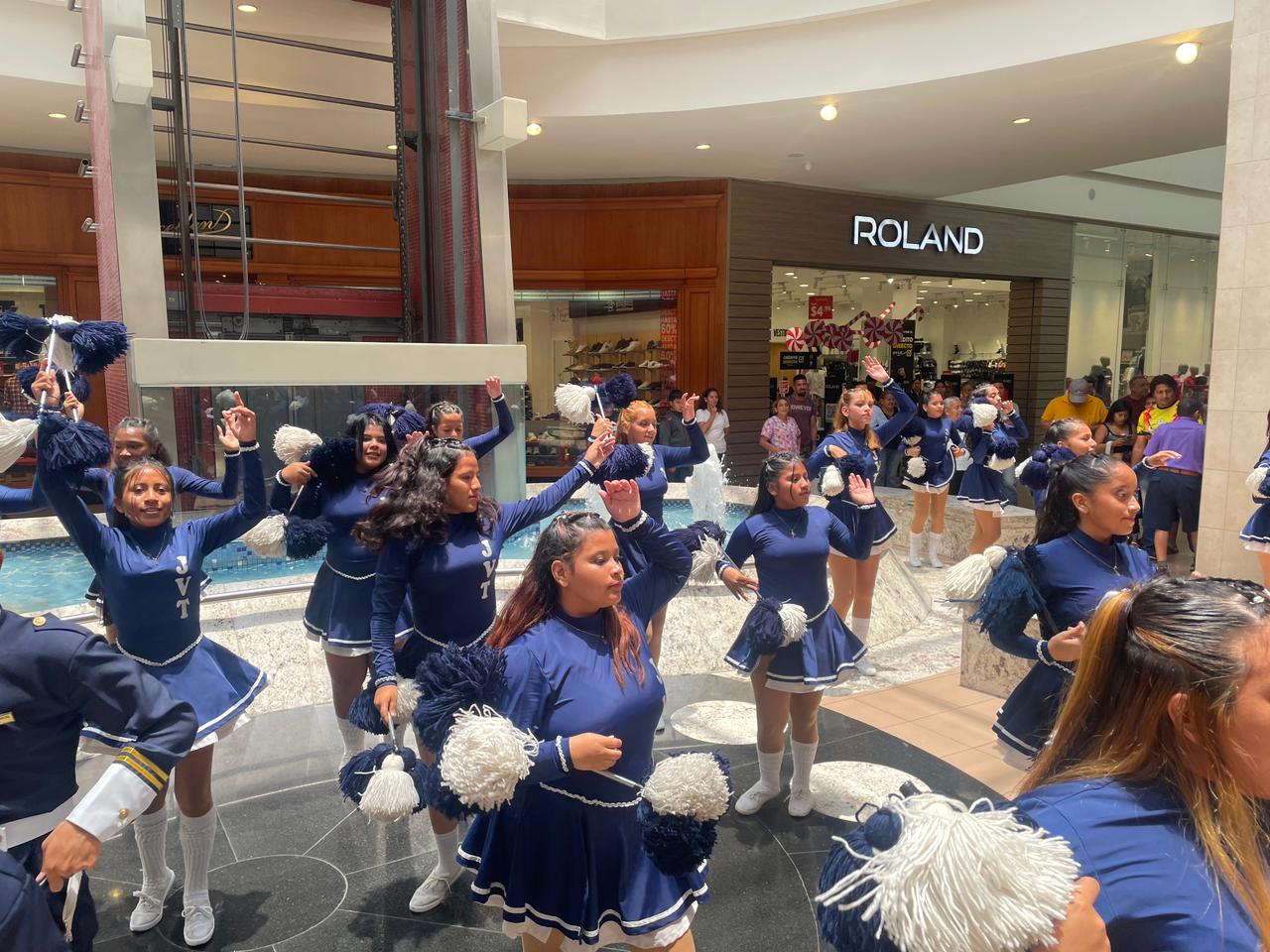 Lee más sobre el artículo LAS BANDAS DE GUERRA SE TOMAN  MALL DEL SUR PARA CELEBRAR A GUAYAQUIL