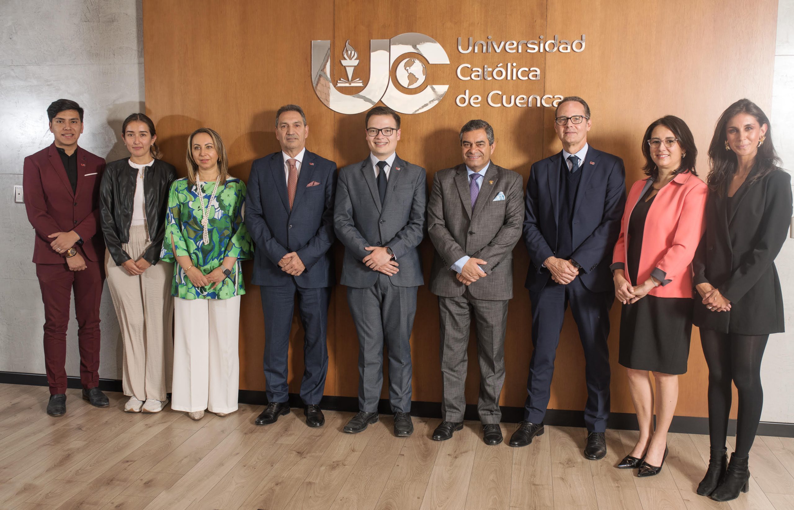 Lee más sobre el artículo BANCO BOLIVARIANO Y LA UNIVERSIDAD CATÓLICA DE CUENCA LANZAN LA NUEVA TARJETA DE CRÉDITO BANKARD