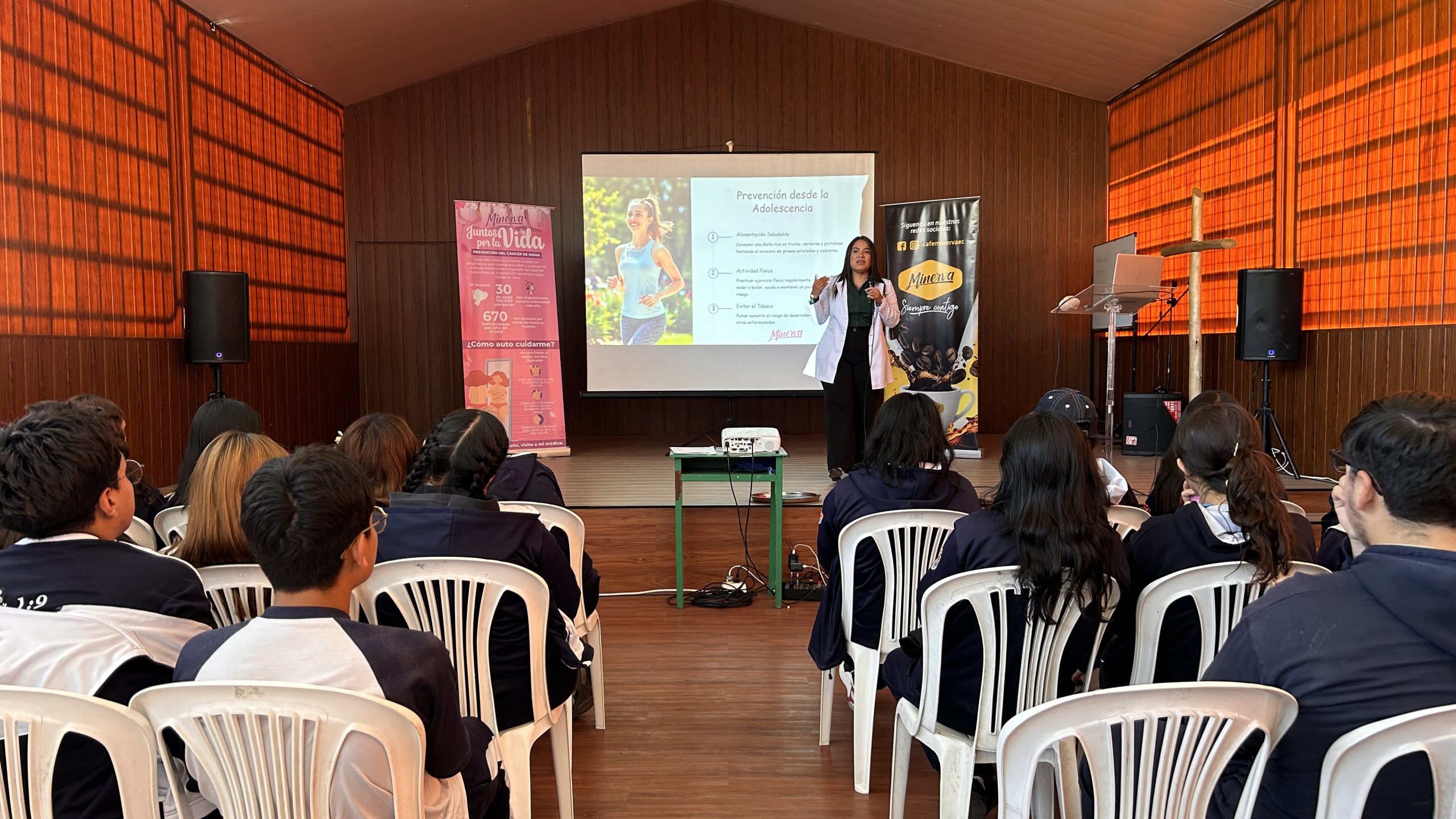 Lee más sobre el artículo ESTUDIANTES RECIBIERON CHARLAS DE PREVENCIÓN Y CONCIENCIACIÓN DE CÁNCER DE MAMA