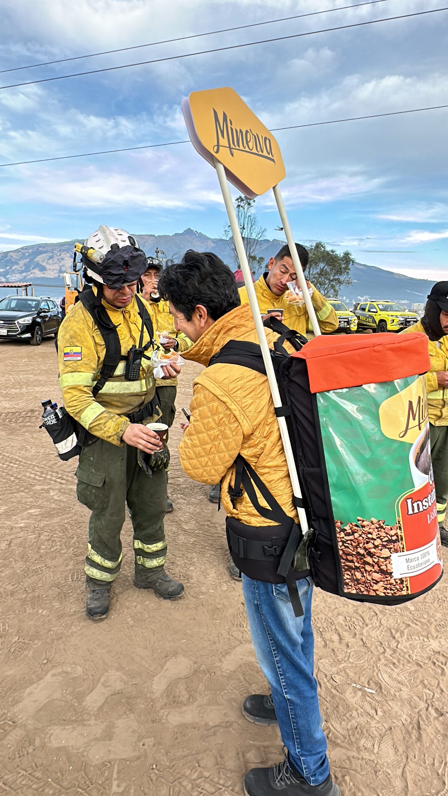 Lee más sobre el artículo DONACIONES Y CAFÉ SOLIDARIO PARA FAMILIAS AFECTADAS Y SOCORRISTAS EN QUITO
