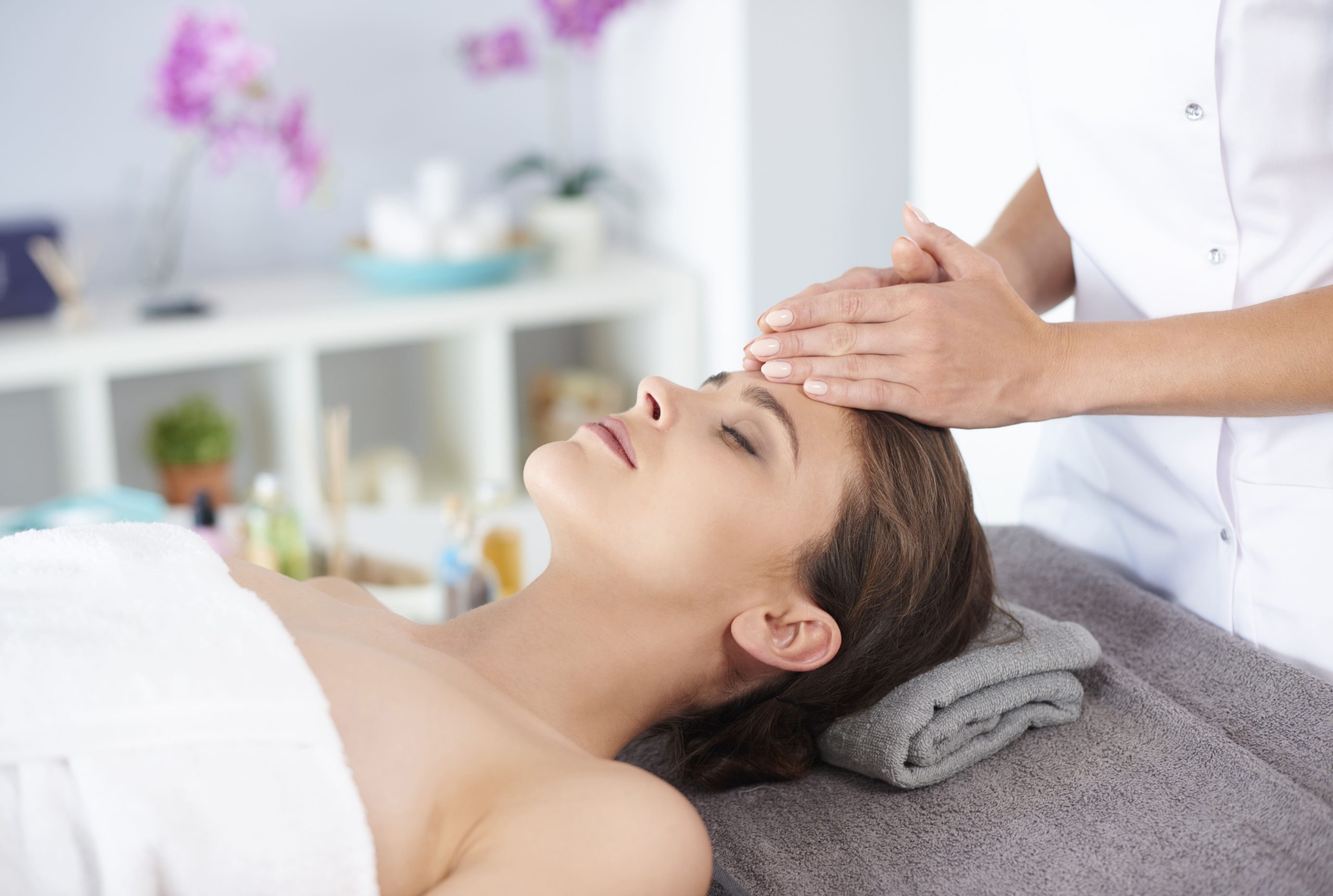 Lee más sobre el artículo Belleza holística: 5 tratamientos esenciales para alcanzar el bienestar integral