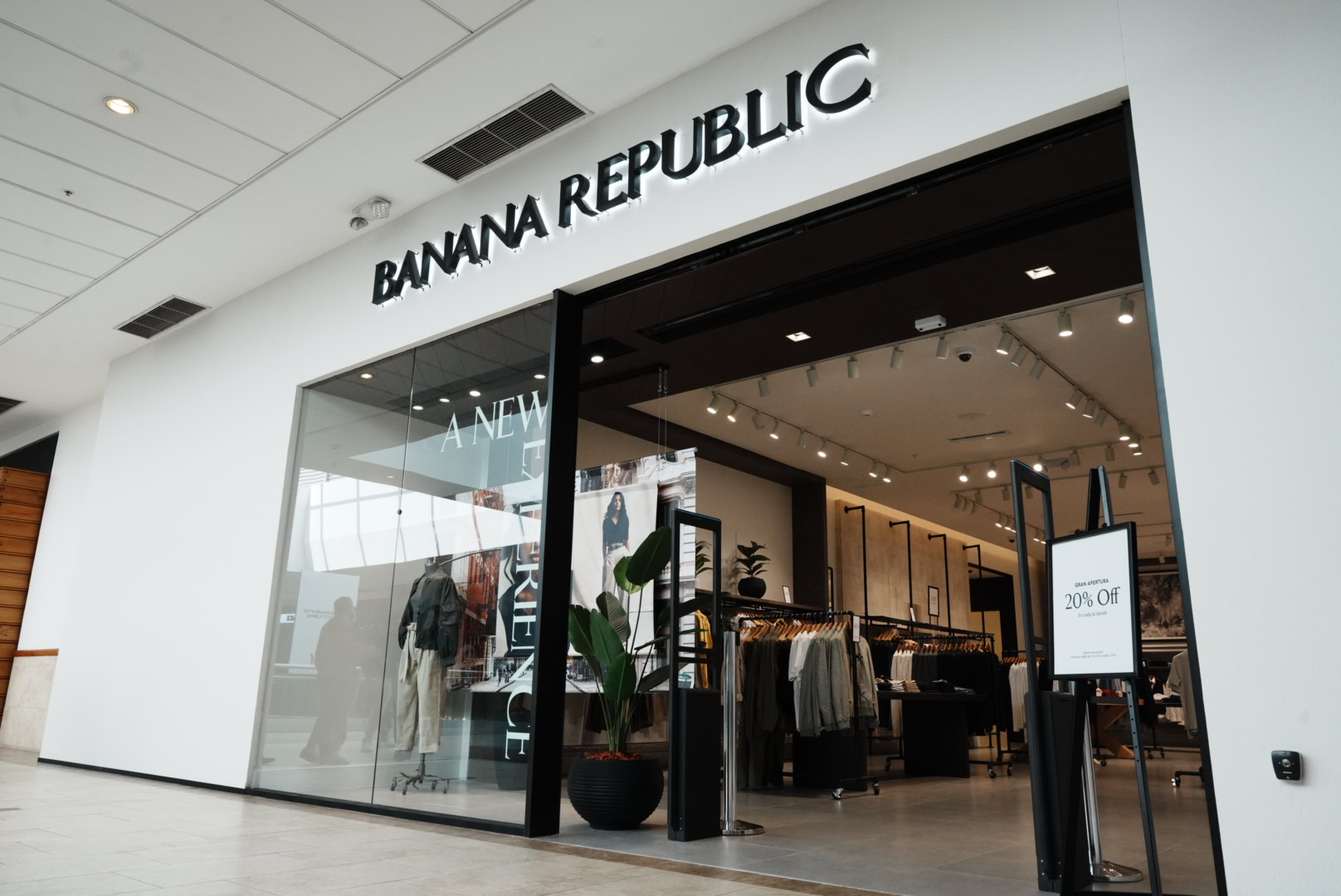 Lee más sobre el artículo BANANA REPUBLIC ABRIÓ SU PRIMERA TIENDA EN ECUADOR