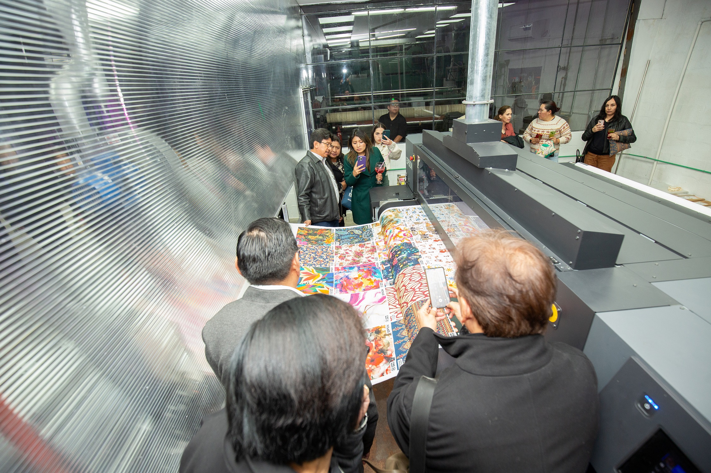 Lee más sobre el artículo Diseños ecuatorianos brillaron con creatividad y cultura  Las reconocidas diseñadoras ecuatorianas Florencia Dávalos y Vanessa Chiriboga se unieron en “Runway & Print” para apoyar al talento emergente.