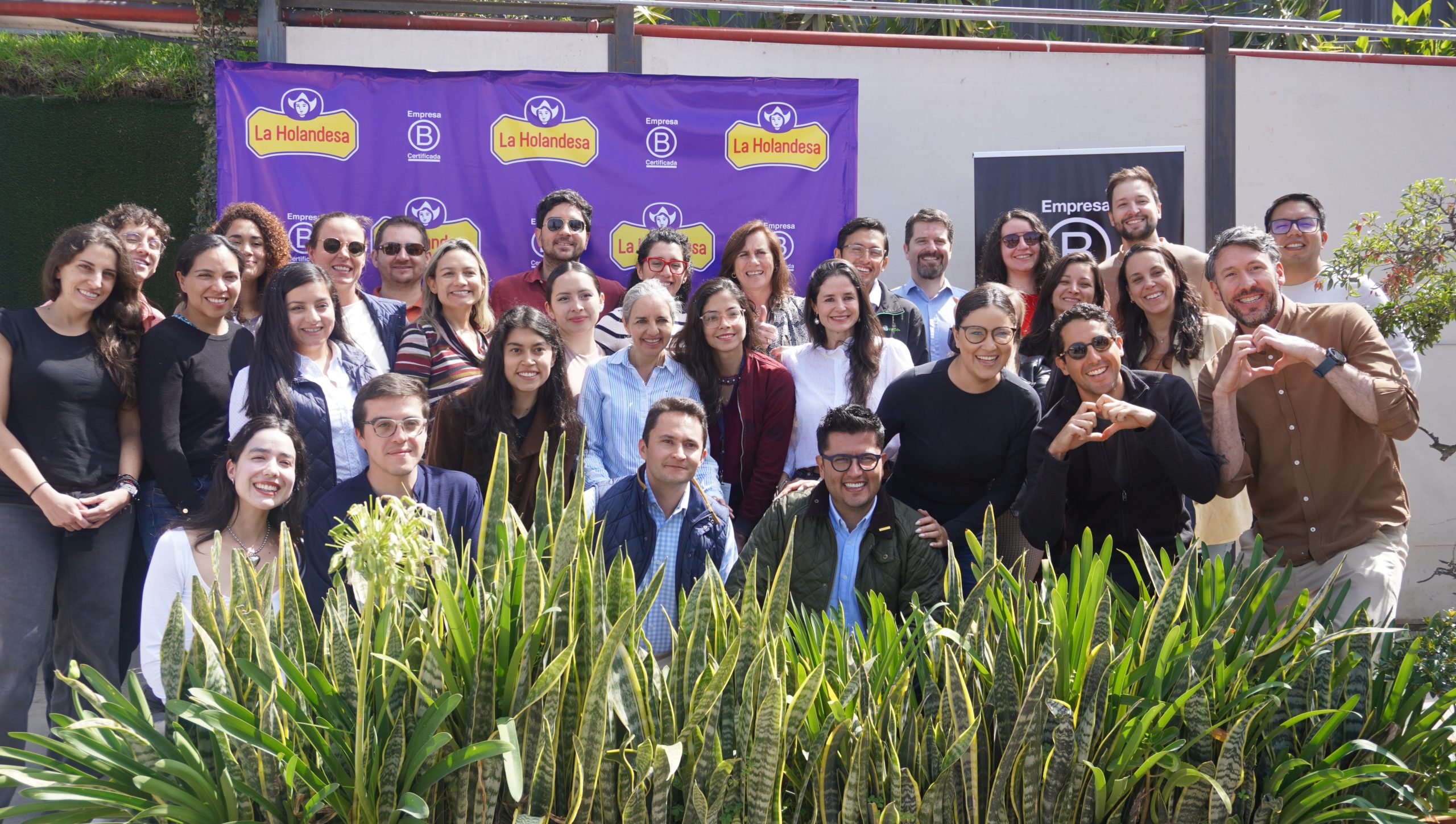 Lee más sobre el artículo Empresa B Certificada del sector lácteo trabaja con ganaderos de 4 provincias del Ecuador fomentado el impacto positivo empresarial