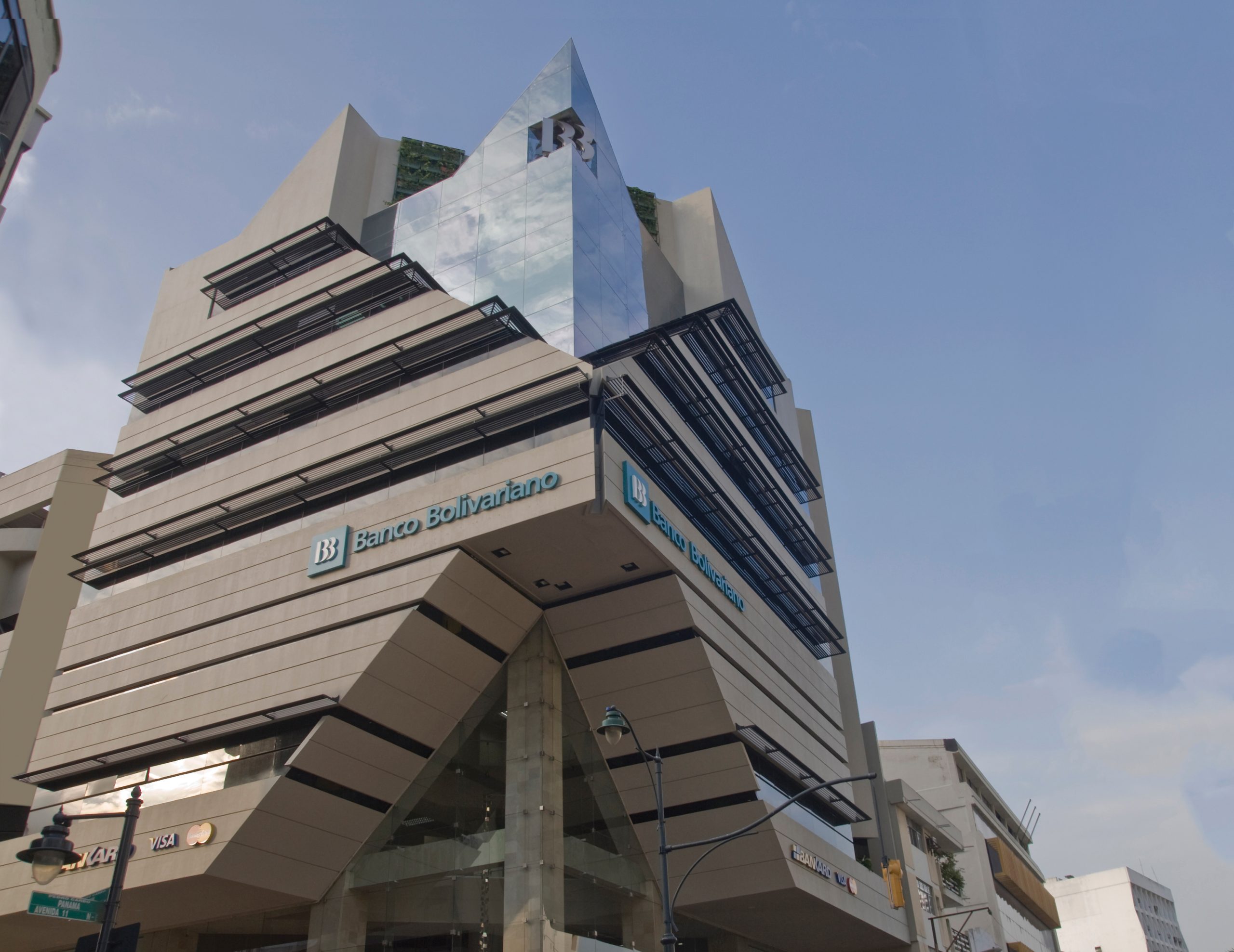 Lee más sobre el artículo BANCO BOLIVARIANO RECIBE EL GALARDÓN DE PLATA EN LOS PREMIOS INNOVADORES FINANCIEROS EN LAS AMÉRICAS 2025 POR SU PROYECTO “CORRESPONSALÍA DIGITAL Y MÓVIL”
