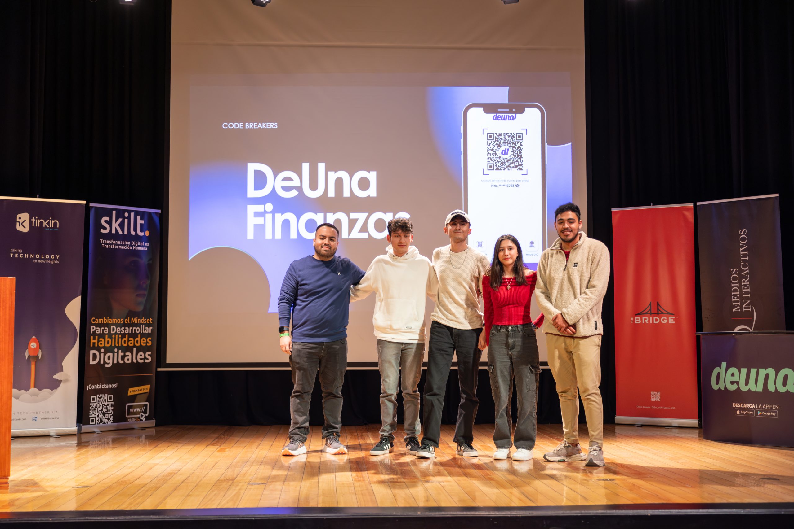 Lee más sobre el artículo Interact2Hack 2025: El hackathon que impulsó el talento joven y posicionó al país como Hub tecnológico en Latinoamérica