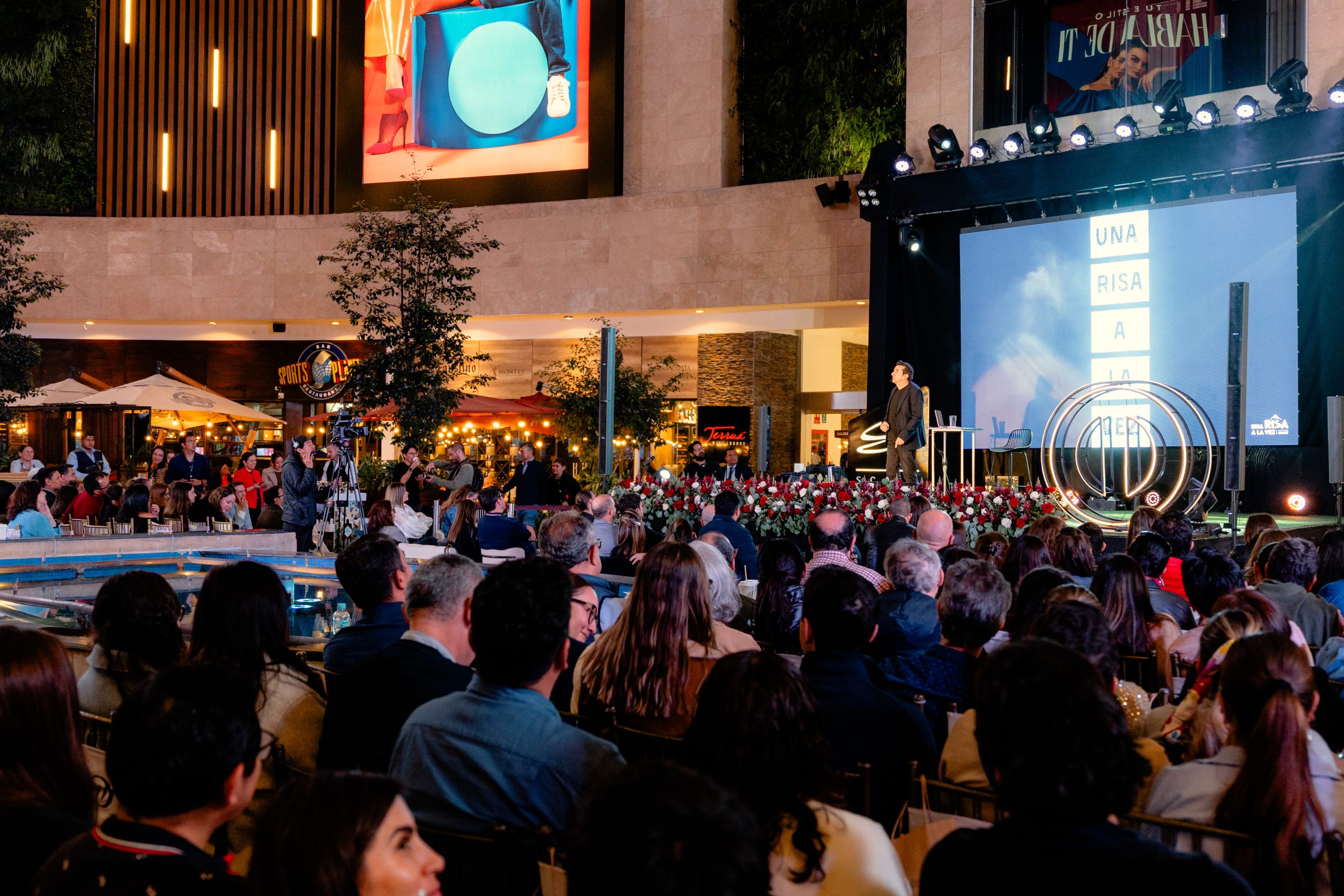 Lee más sobre el artículo “Una risa a la vez” de Antonio Sanint llenó la noche de emociones en el Scala Shopping