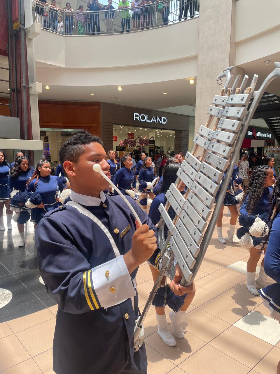 Lee más sobre el artículo MALL DEL SUR RECIBE A LAS BANDAS DE PAZ PARA CELEBRAR EL MES DE GUAYAQUIL