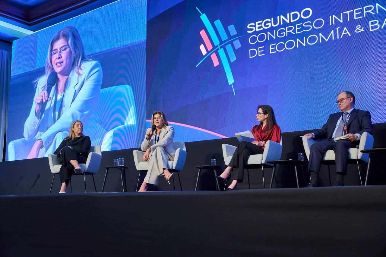 Lee más sobre el artículo Visión, riesgos y sostenibilidad: Banco Bolivariano marca pauta en el Congreso de Economía y Banca