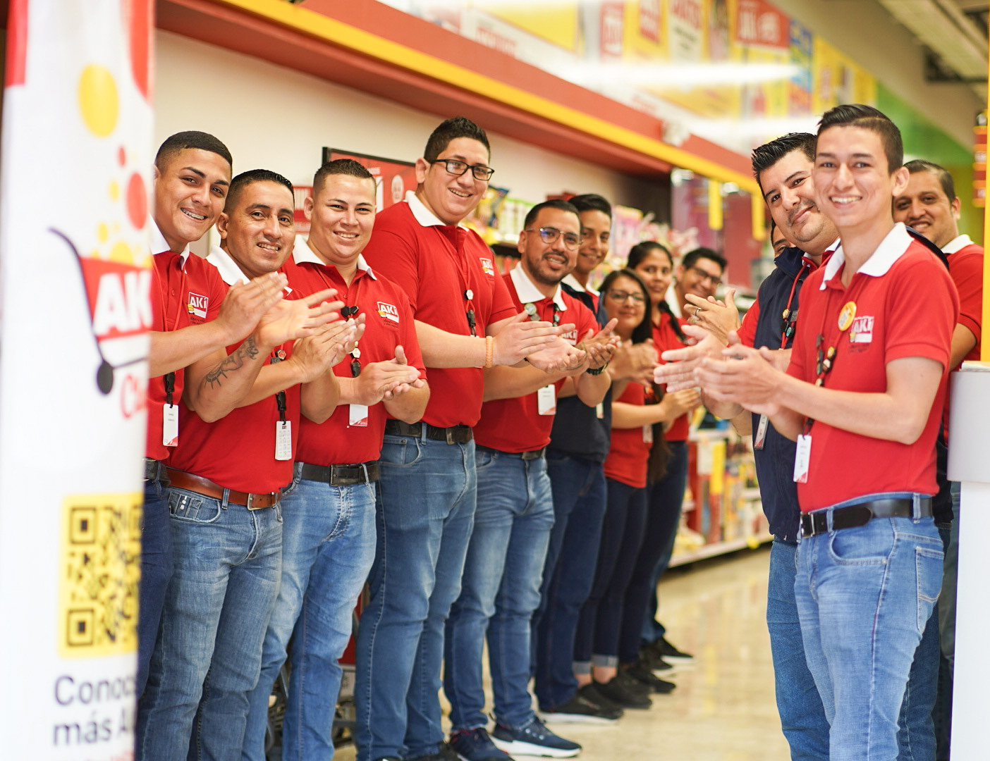 Lee más sobre el artículo Supermercados AKI presenta la campaña Quincenazo Recargado “Llegó el Día de tu Suerte” Participa, por más de 8.000 premios y 3 autos 0 kilómetros
