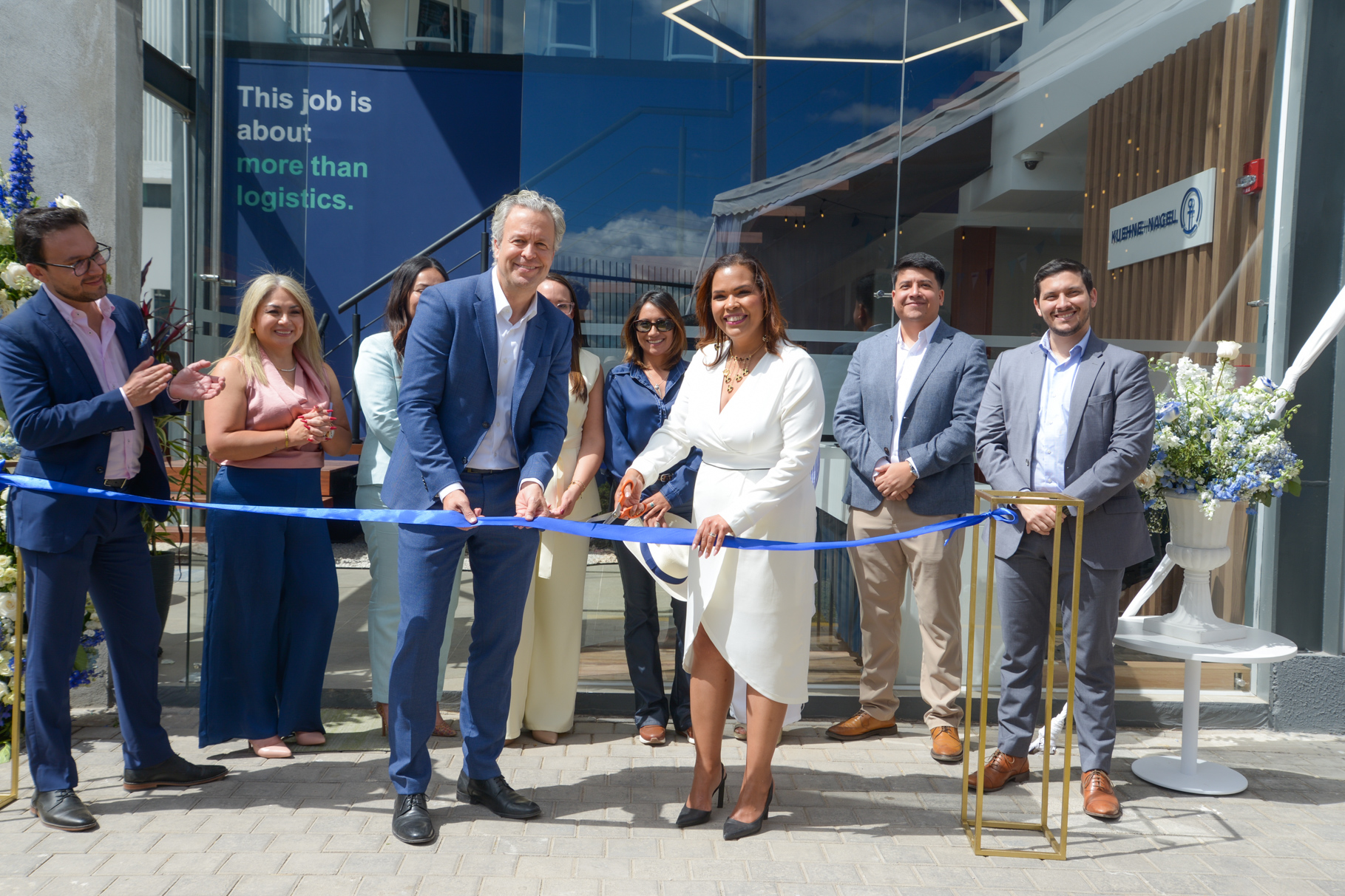 Lee más sobre el artículo Kuehne+Nagel Ecuador celebra 30 años en el país con la inauguración de su nuevo Centro Logístico