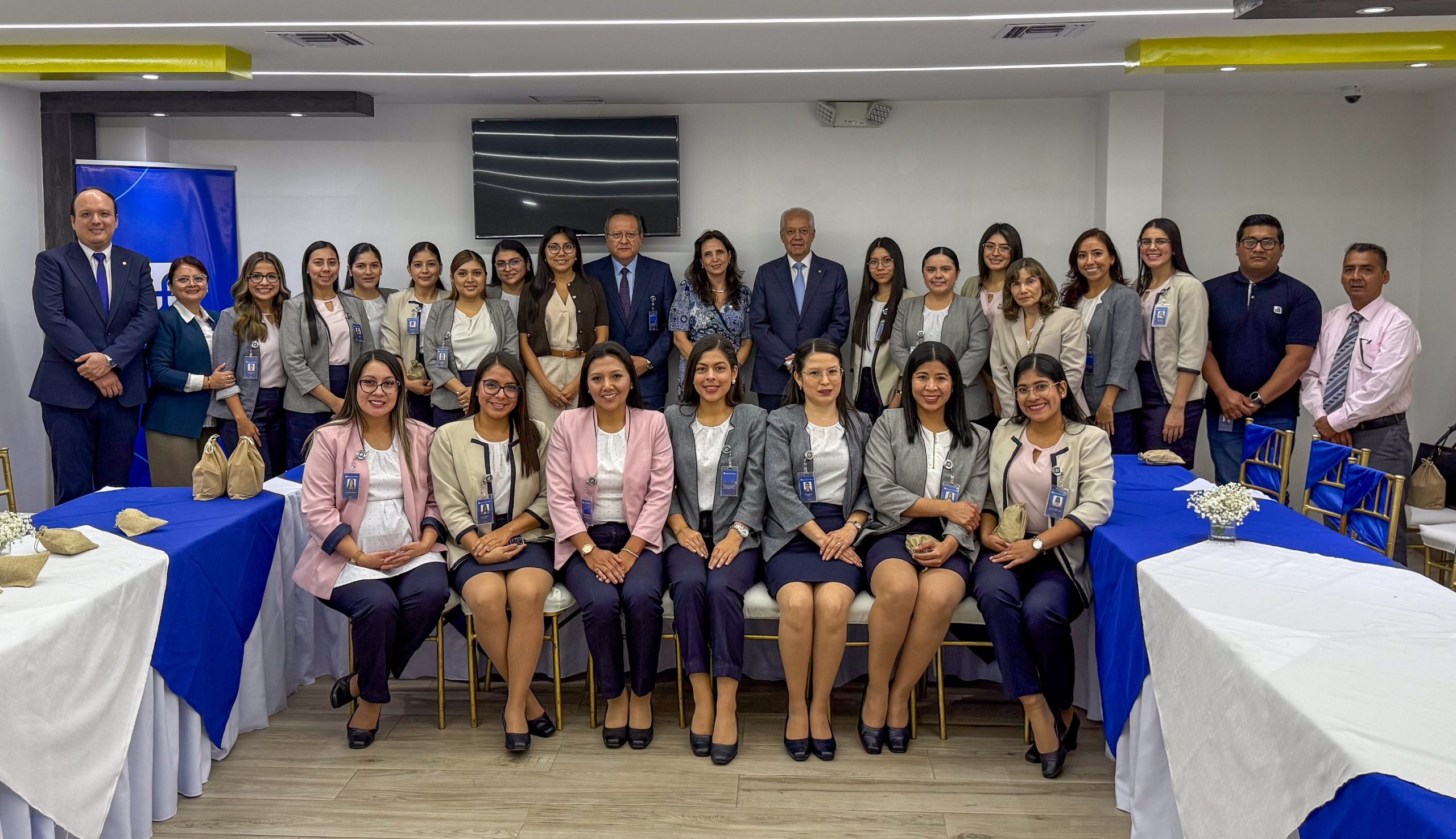 Lee más sobre el artículo Ejecutivos del Banco del Pacífico visitan agencia para fortalecer estrategia de atención a clientes