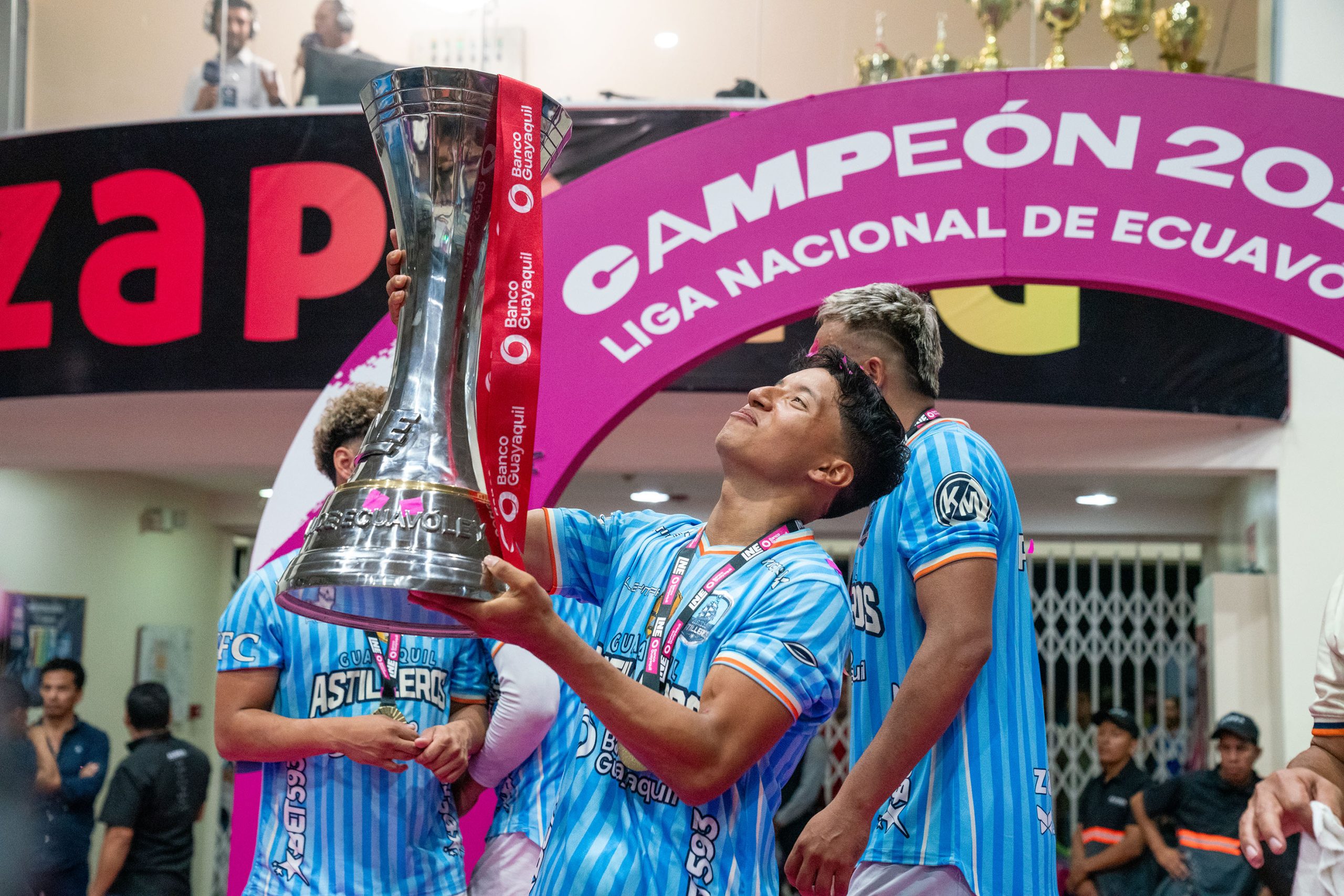 Lee más sobre el artículo ¡Gloria histórica! Guayaquil Astilleros conquista la Copa de la Liga Nacional de Ecuavóley-Banco Guayaquil tras final inolvidable.