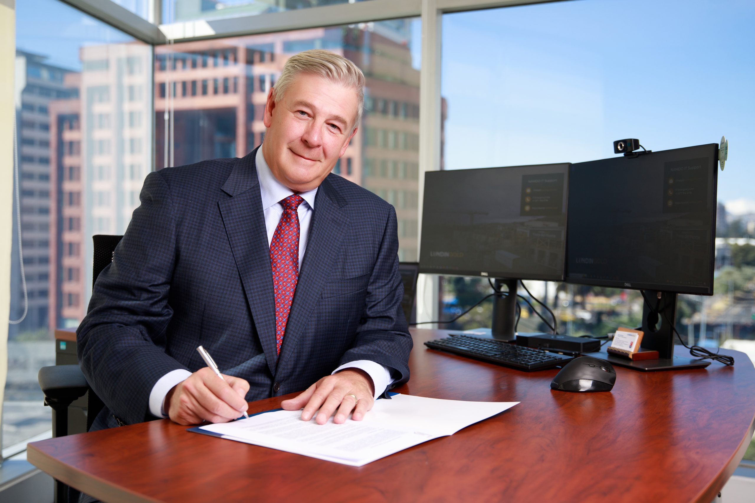 Lee más sobre el artículo LUNDIN GOLD ANUNCIA TRANSICIÓN DE SU PRESIDENTE Y DIRECTOR EJECUTIVO,  CELEBRANDO EL NOTABLE RECORRIDO DE RON HOCHSTEIN Y DANDO LA BIENVENIDA A  JAMIE BECK