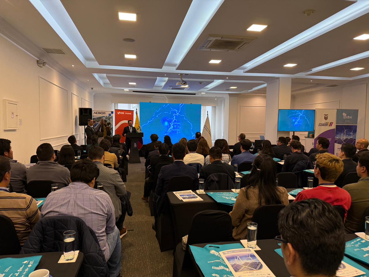 Lee más sobre el artículo Expertos internacionales destacan avances y desafíos para la seguridad energética en Ecuador