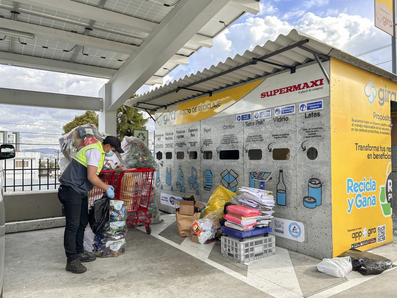 Lee más sobre el artículo CORPORACIÓN FAVORITA ALCANZA LAS 100.000 TONELADAS RECICLADAS A TRAVÉS DE GIRA, SU EMPRESA DE ECONOMÍA CIRCULAR