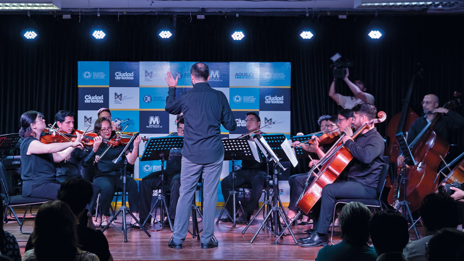 Lee más sobre el artículo Concierto Programa “Musimercados”: La Orquesta Filarmónica realiza la visita de todos los mercados municipales de la ciudad.