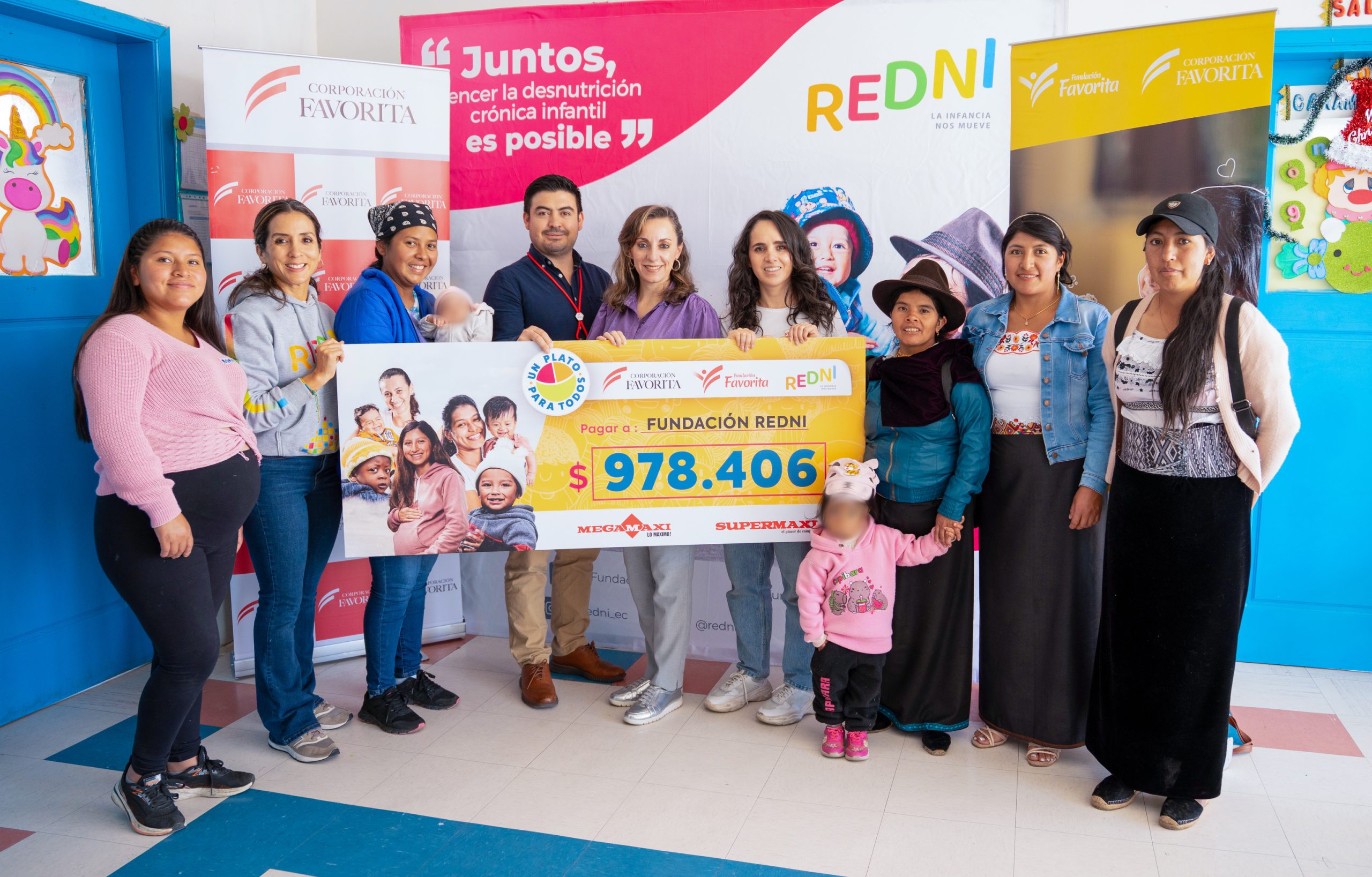 Lee más sobre el artículo Fundación Favorita de Corporación Favorita y sus marcas Supermaxi, Megamaxi y AKÍ entregan a Fundación REDNI un aporte de USD 978.406 recaudados en la campaña “Un plato para todos”