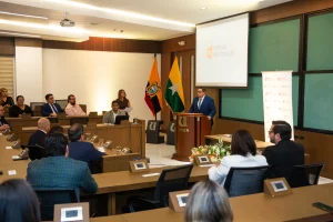 Especialistas nacionales e internacionales debaten en Guayaquil el rol de la educación financiera ante el sobreendeudamiento
