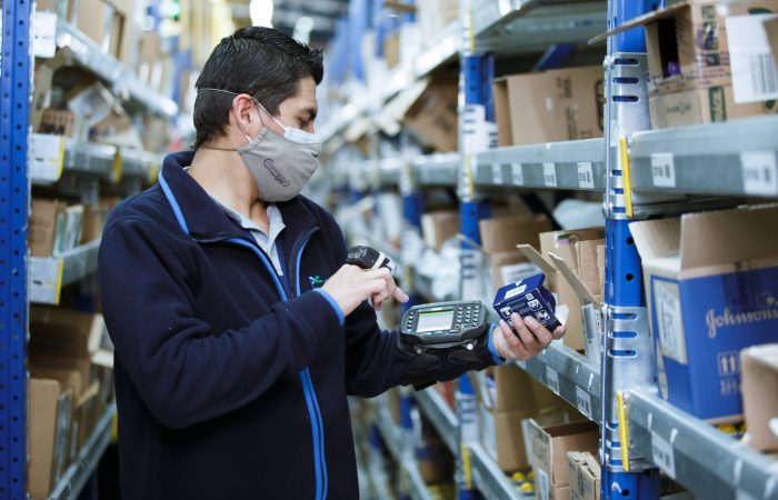 El Centro de Distribución de Corporación GPF cuenta con más de 8 mil ítems de medicinas que generan cientos de transacciones al día para su almacenamiento y despacho a los más de 700 puntos de venta en todo el país.