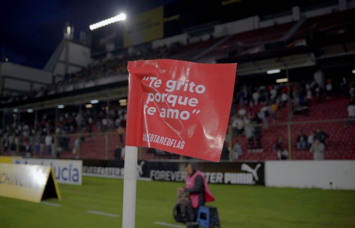 Red Flag Te grito porque te amo