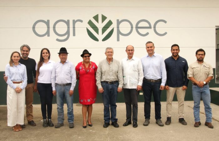 La reunión tuvo lugar en Agropec, centro de acopio y procesamiento de alimentos para clientes públicos y privados del Grupo Riasem ubicado en el cantón El Triunfo.
