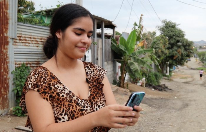 El Megainfocentro cuenta con 50 computadores equipadas con cámaras web, internet gratuito, contenidos educativos y dos facilitadores quienes capacitarán a sus usuarios.
