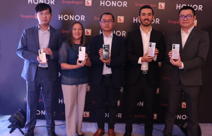 Foto de Izquierda a derecha: Carlos Liao, Director de Ventas de Honor Ecuador; Cecilia Arias, Directora de Retail y Marketing de Honor Ecuador; Eric Lu, CEO de Ecuador y Colombia; Juan Maldonado, PR Manager de Honor Ecuador y Colombia; Koby Wu, Country Manager de Honor Ecuador.